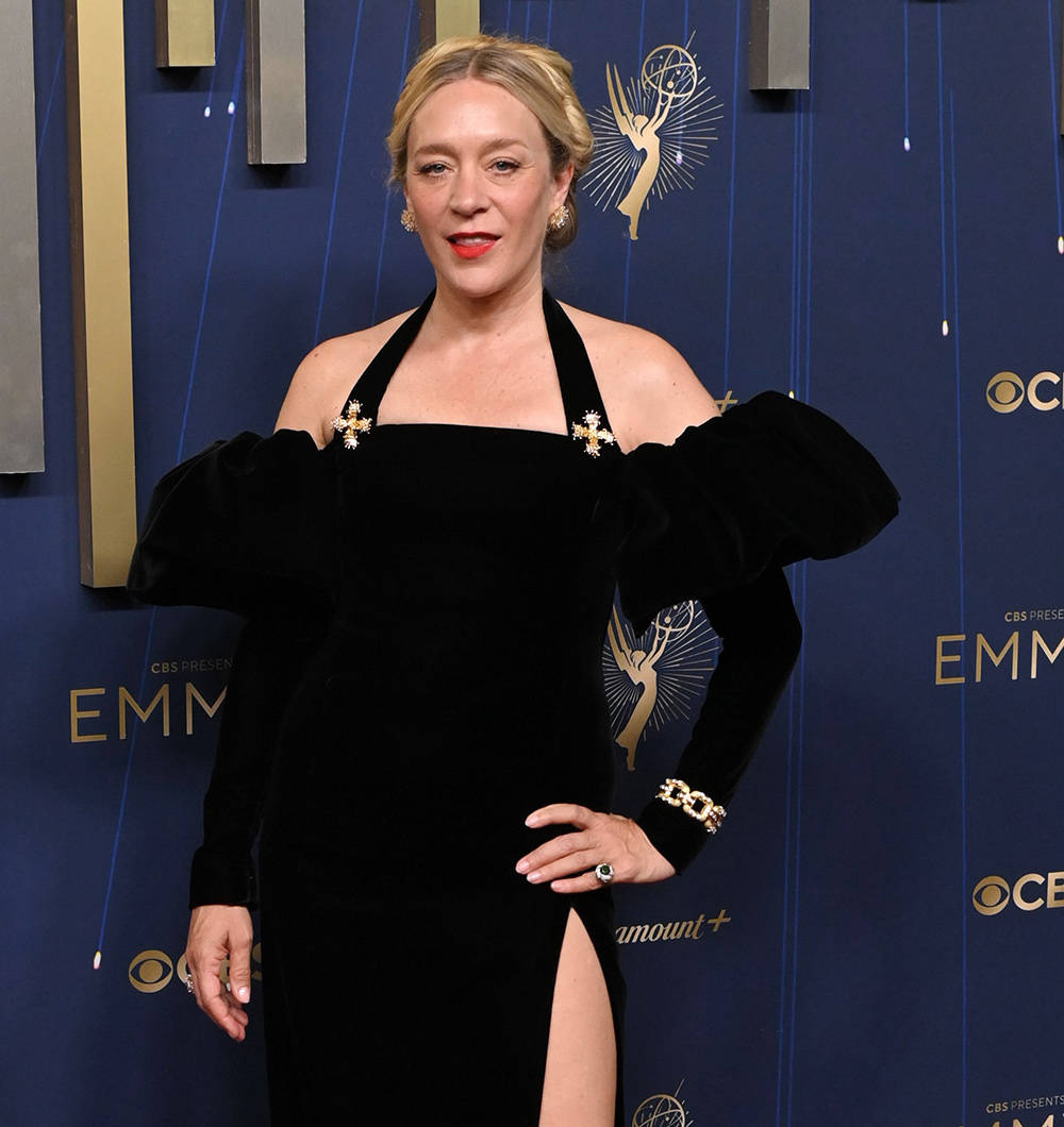 女星走红毯身上只穿珠宝？这届艾美奖的主题果然是大胆