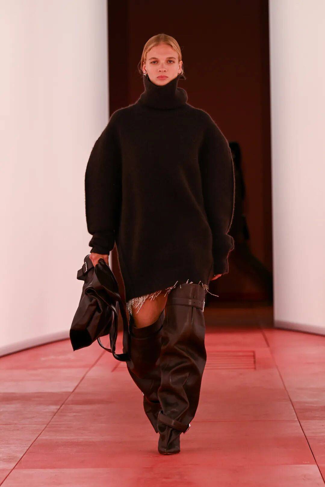 阔别七年重返T台的H&M,终于暴露野心了