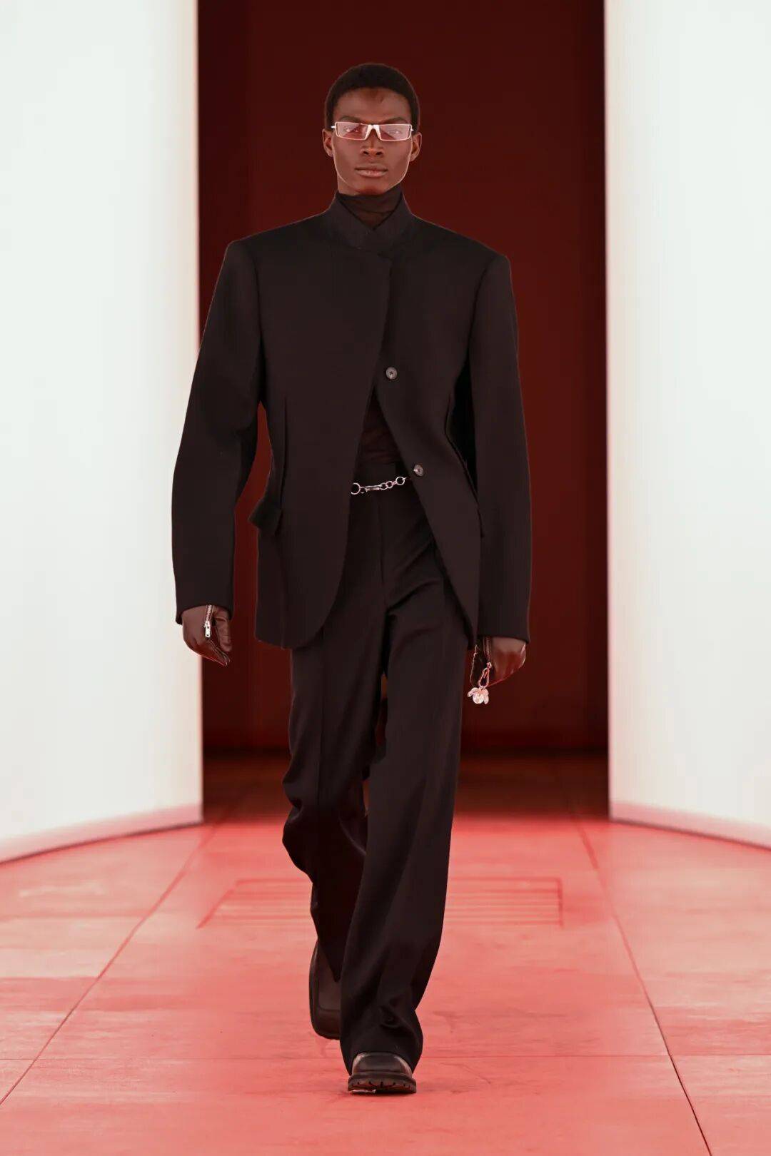 阔别七年重返T台的H&M,终于暴露野心了