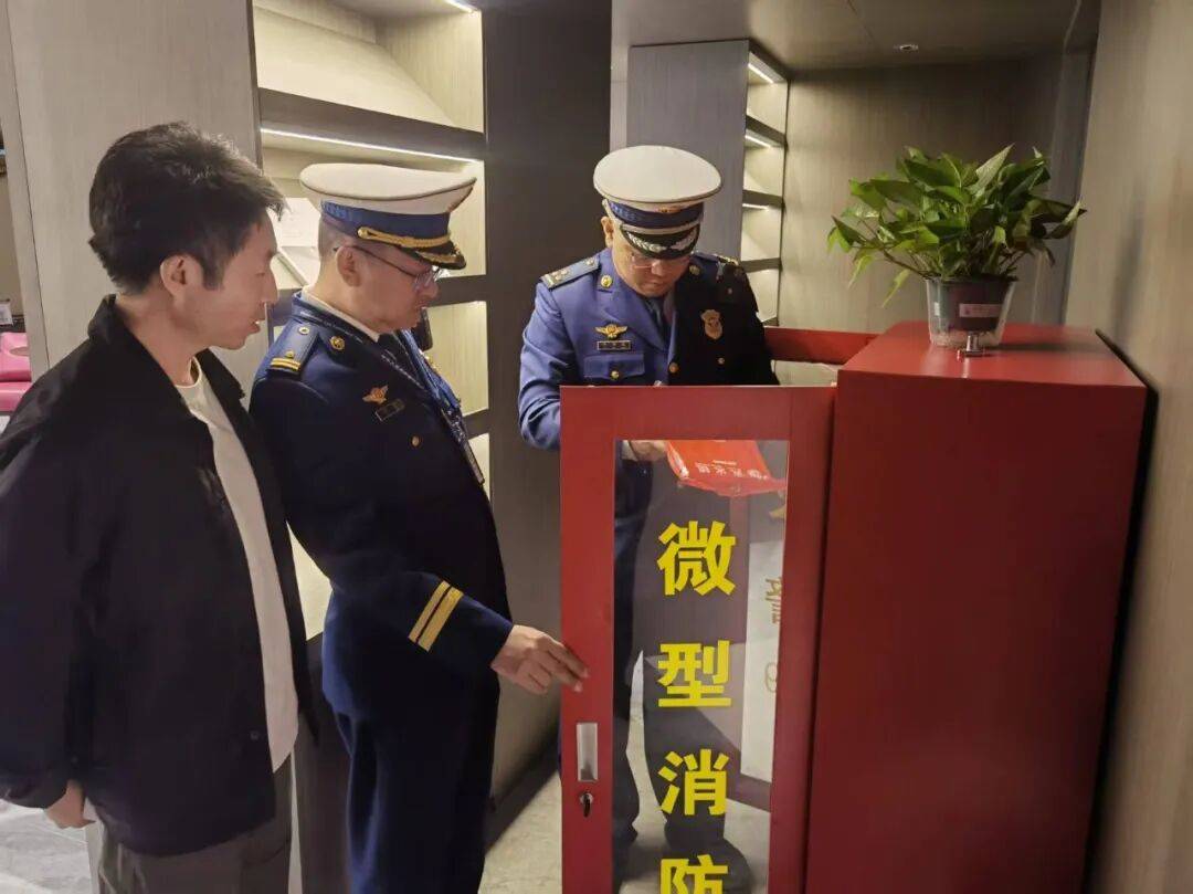 国庆假期 步履不停|消防力量深入景区古建、酒店民宿、加油站等场所全面筑牢安全防线