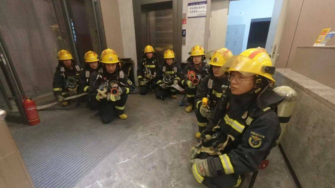 国庆假期 步履不停|消防力量深入景区古建、酒店民宿、加油站等场所全面筑牢安全防线