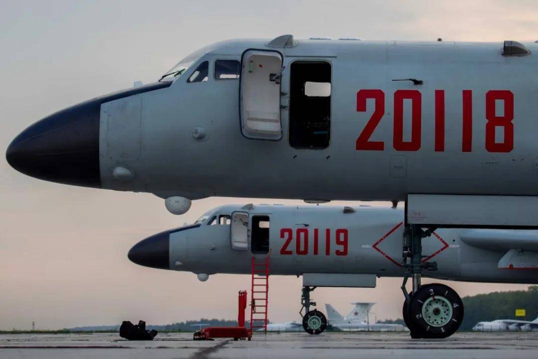 军迷热议!《舰载武器》曝光四发轰-6改进方案:航程14000公里?